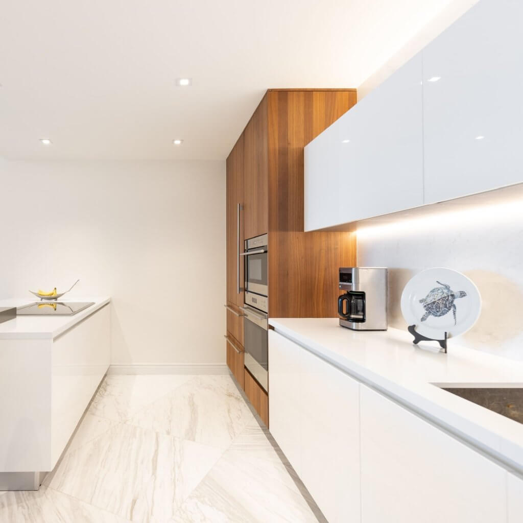 task light in the kitchen